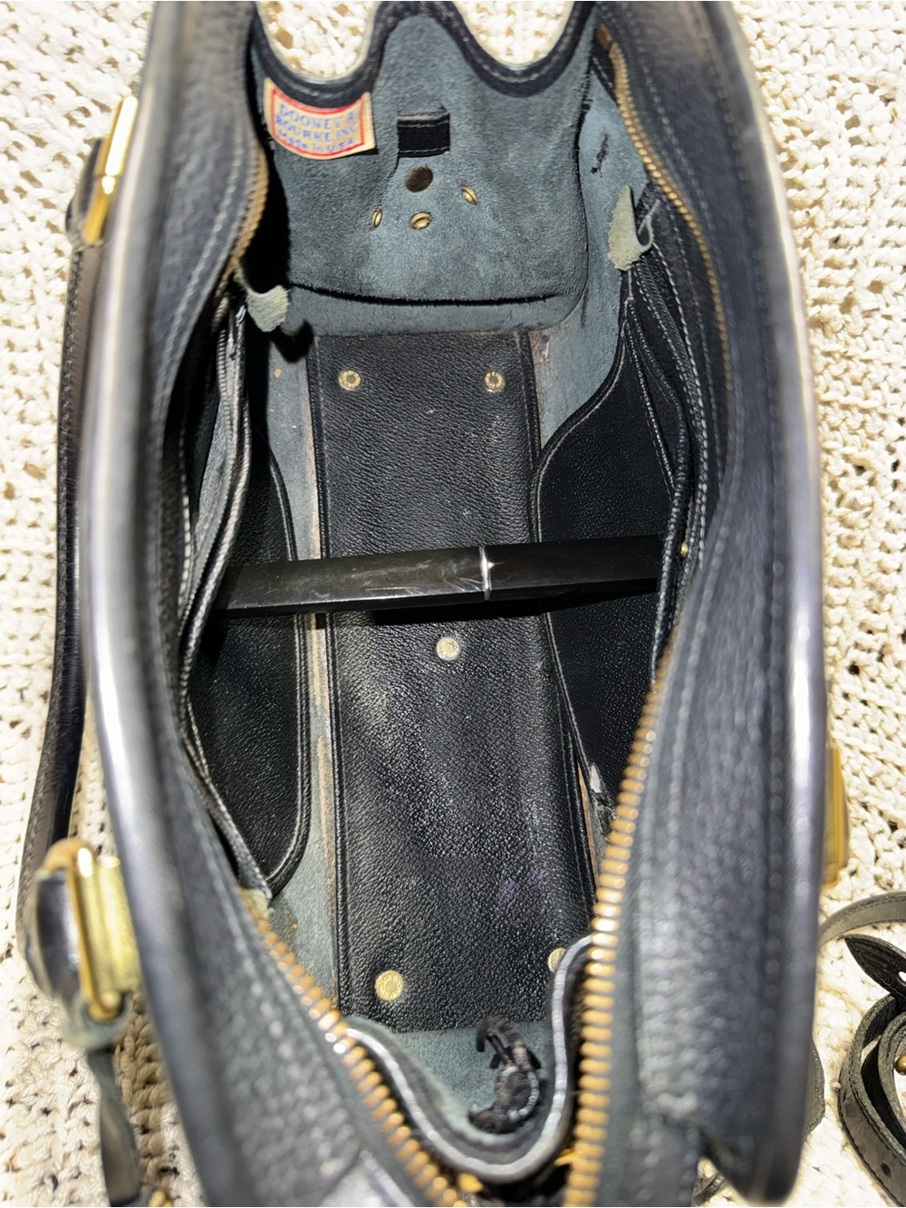 Vintage Dooney and Bourke Black Buckle Satchel Crossbody - Picture 7 of 7